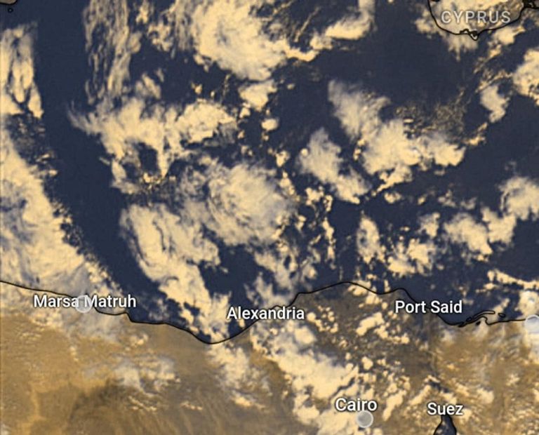 السواحل الشمالية لمصر تشهد أمطارا ثلجية