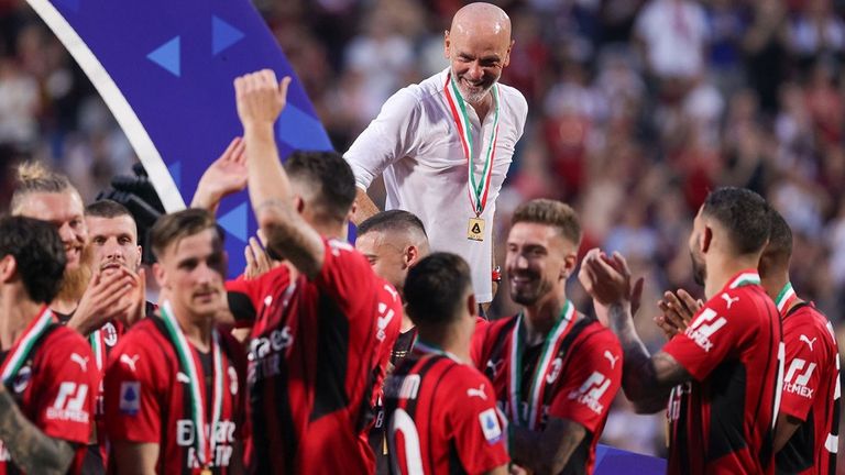 تتويج ليونيل ميسي وارتدائه البشت