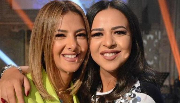 دنيا سمير غانم مع شقيقتها إيمي