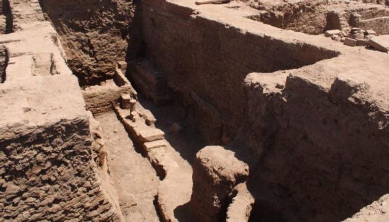 أجزاء من الحمام الروماني المكتشف