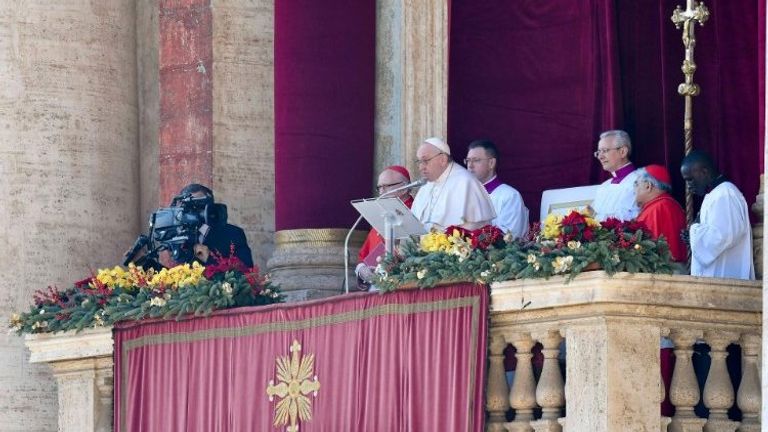 بابا الفاتيكان يلقي كلمة عيد الميلاد بابا الفاتيكان يلقي كلمة عيد الميلاد