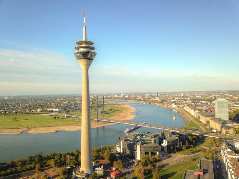 برج الراين أحد أماكن السياحة في دوسلدورف السياحة في دوسلدورف.. 6 مزارات سياحية عبر نهر الراين