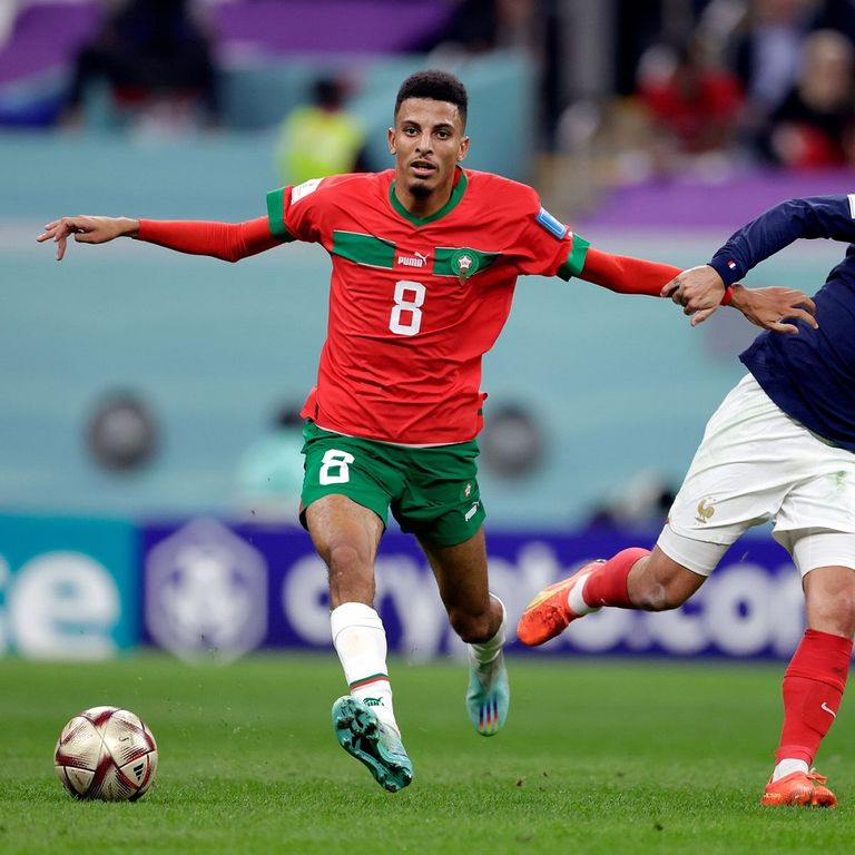 أوناحي مع منتخب المغرب في كأس العالم 2022 عز الدين أوناحي نجم منتخب المغرب في كأس العالم 2022