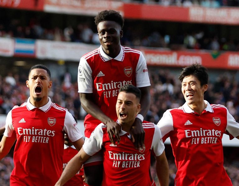 مانشستر سيتي يدافع عن لقبه