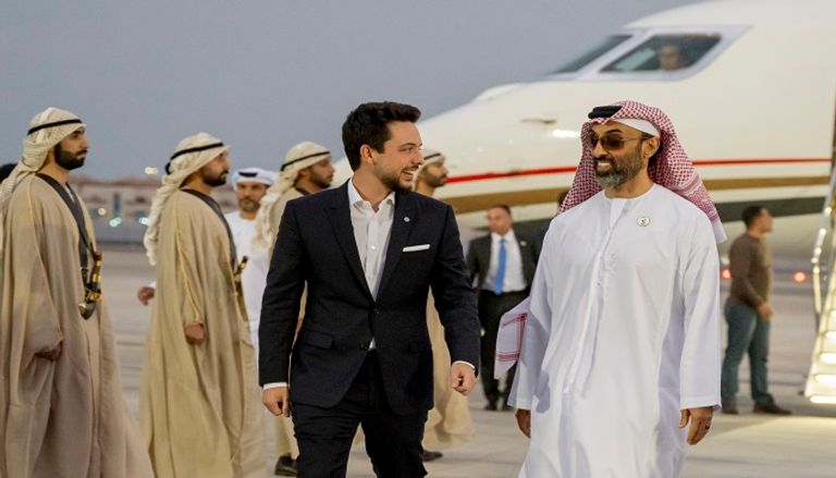 الشيخ طحنون بن زايد آل نهيان خلال استقبال ولي عهد الأردن