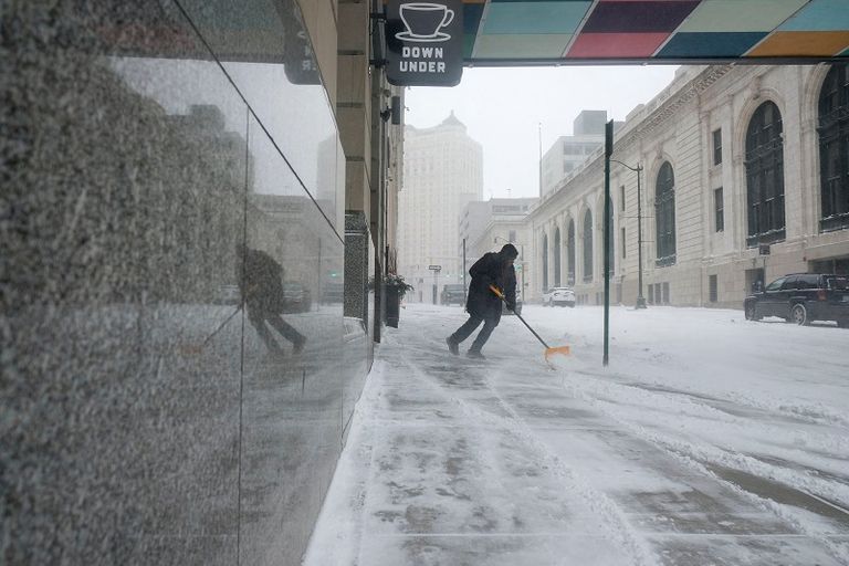 عُثِر على بعض الضحايا في سيارات وعلى آخرين في شوارع وسط الثلوج