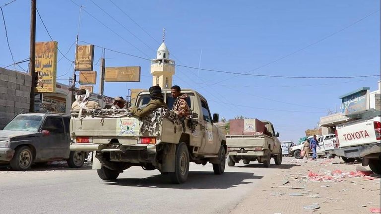 قذيفة تنطلق من عربة تابعة لقوات العمالقة - أرشيفية