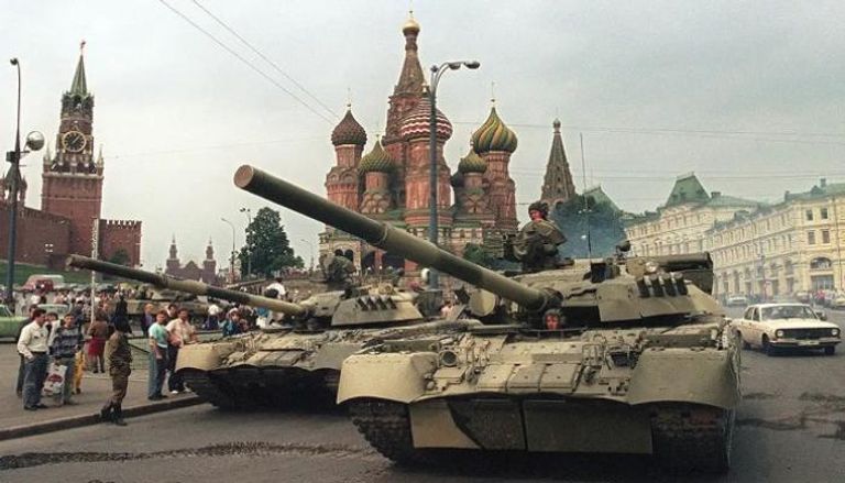 الدبابات السوفياتية في الميدان الأحمر أثناء انقلاب أغسطس 1991 