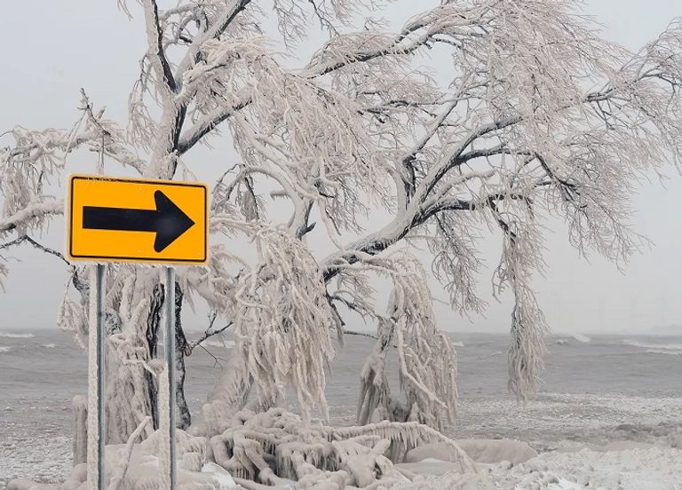 العاصفة شلت الحياة في معظم الولايات