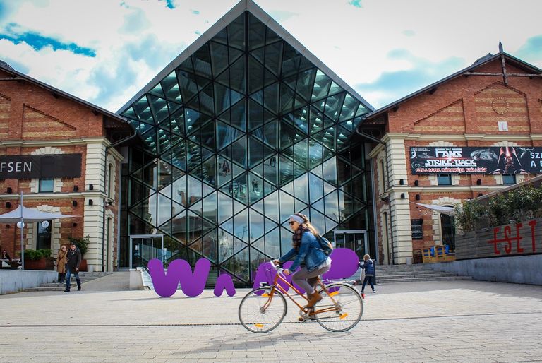 سوق وامب للتصميم شارع فاسي أشهر شارع للمشاة بوسط بودابست