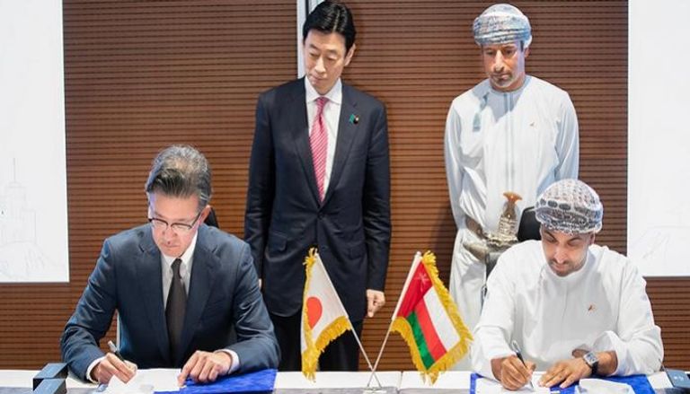 سلطنة عمان توقع اتفاقيات تصدير الغاز لليابان