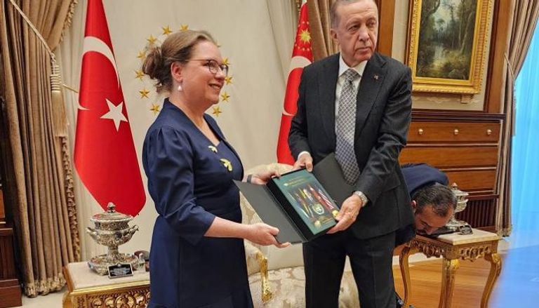 السفيرة الإسرائيلية والرئيس التركي 