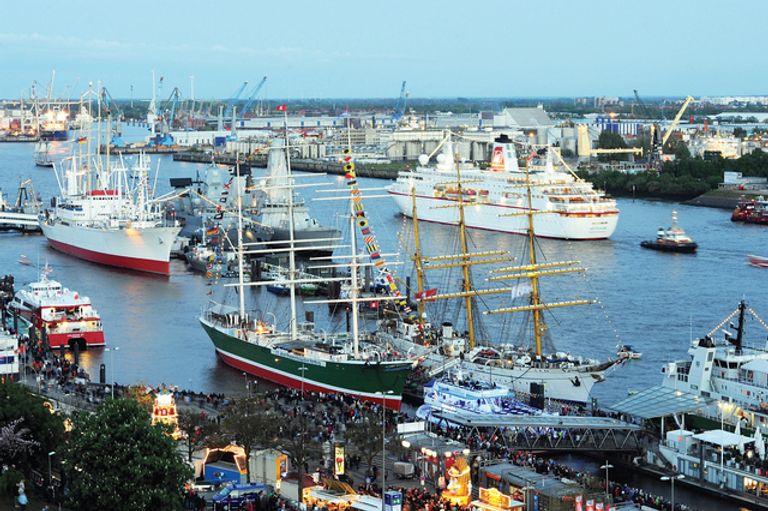 ميناء هامبورغ الرائع أحد أماكن السياحة في هامبورغ السياحة في هامبورغ…6 معالم سياحية وتكاليف الإقامة