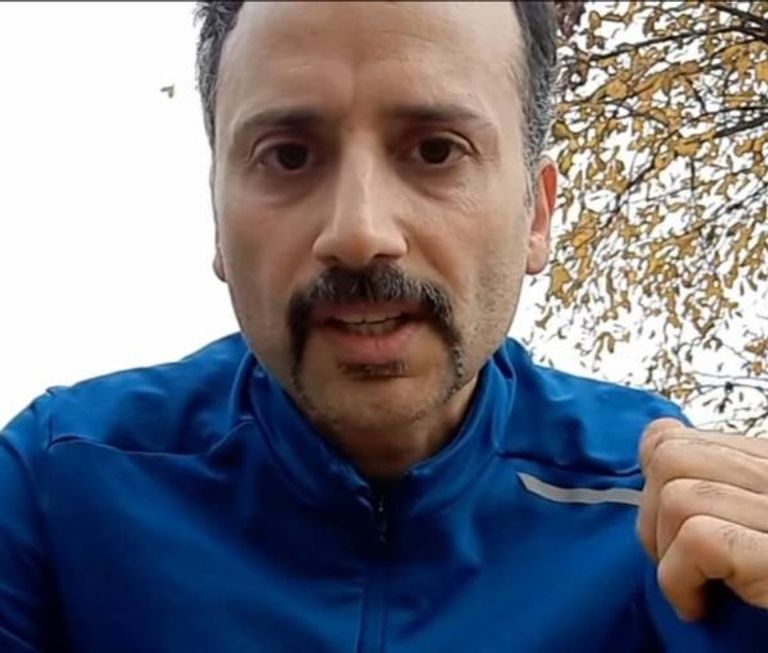 جانب من تأبين الإيراني الذي ألقى بنفسه في النهر بفرنسا