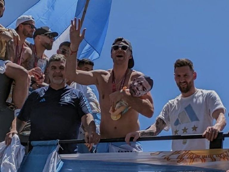 مارتينيز يسخر من مبابي كيليان مبابي وليونيل ميسي