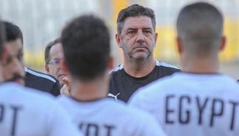 روي فيتوريا مع منتخب مصر محمد صلاح وكارلوس كيروش