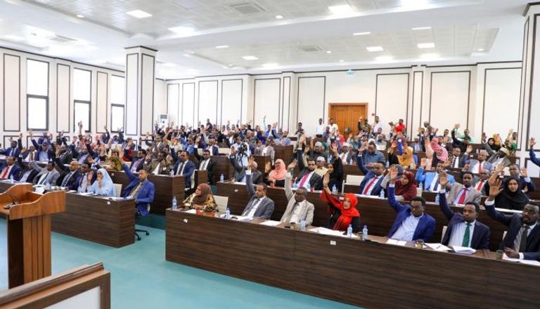 برلمان الصومال خلال جلسة المصادقة على موازنة 2023
