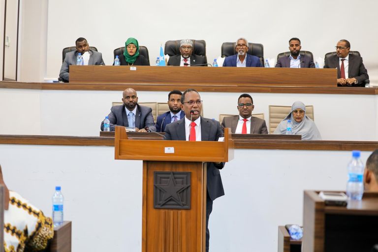 برلمان الصومال خلال جلسة المصادقة على موازنة 2023