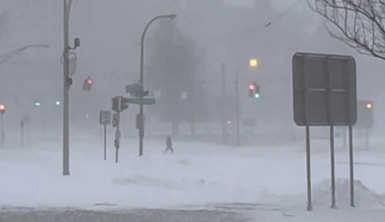 تكدس الحقائب داخل أحد المطارات الأمريكية