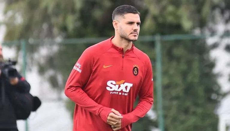 ماورو إيكاردي لاعب باريس سان جيرمان المعار إلى جالاطا سراي كريستيانو رونالدو وليونيل ميسي