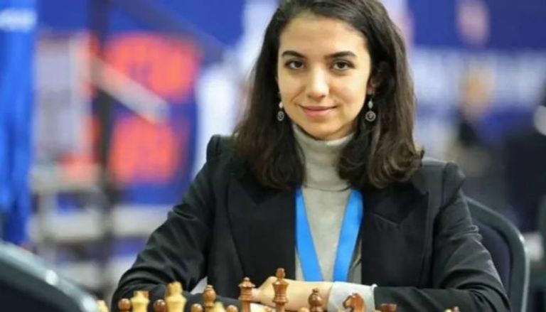 لاعبة الشطرنج الإيرانية