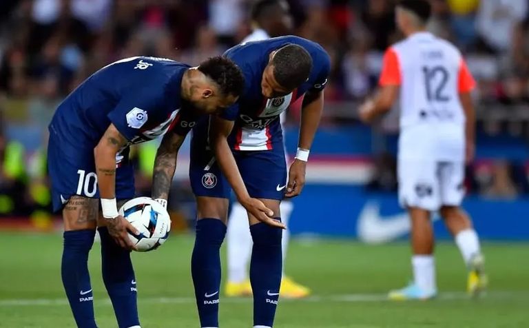 خلاف مبابي ونيمار ليونيل ميسي