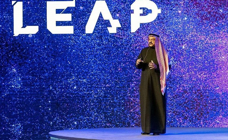 كبير الإداريين التقنيين في أرامكو أحمد الخويطر موقع يتبع أرامكو- أرشيف