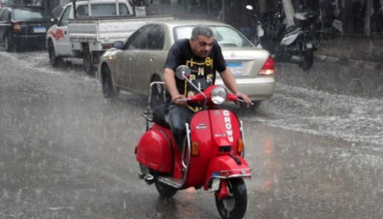 تساقط الأمطار مجددا على القاهرة يوم الجمعة