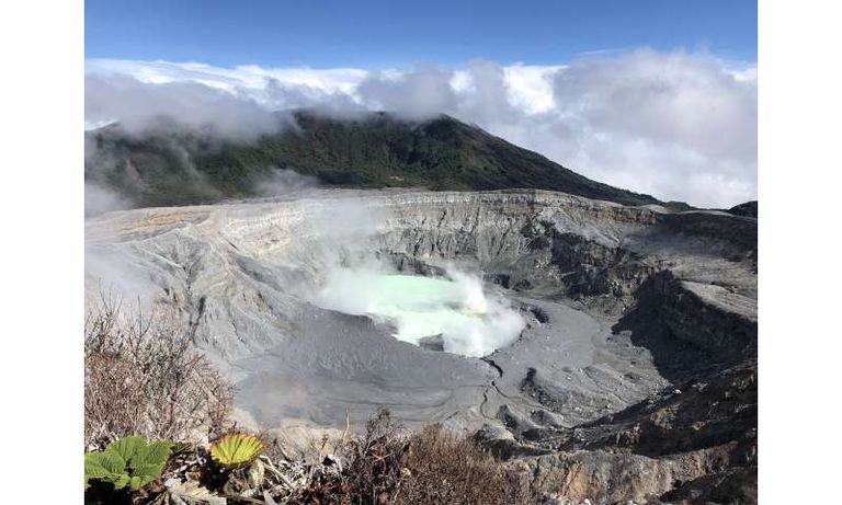 بحيرة فوهة بركان "بوا" في كوستاريكا