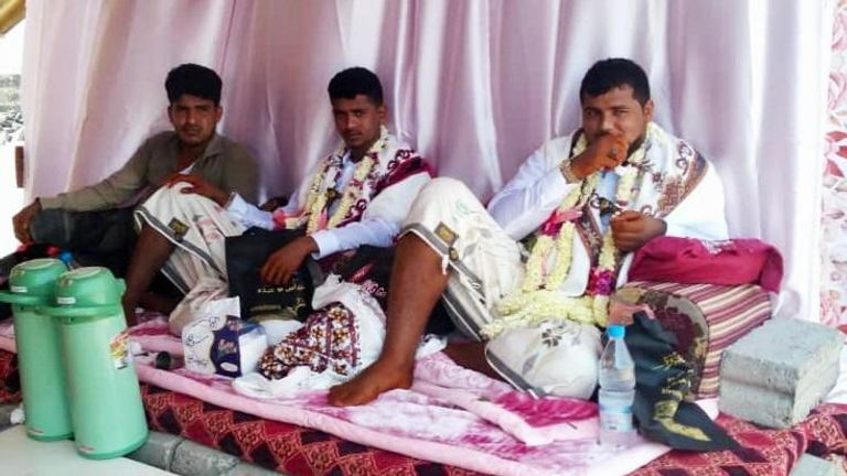 التراشق بكرات الحنّاء من تقاليد حفلات الزفاف في اليمن