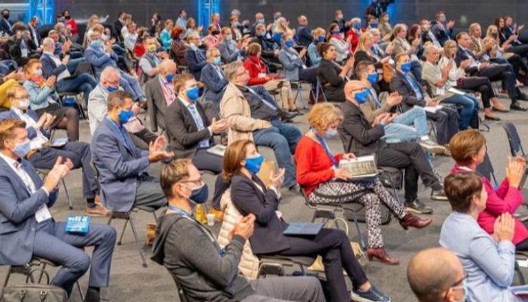 كورونا فرض إجراءات احترازية على منظمي المؤتمرات