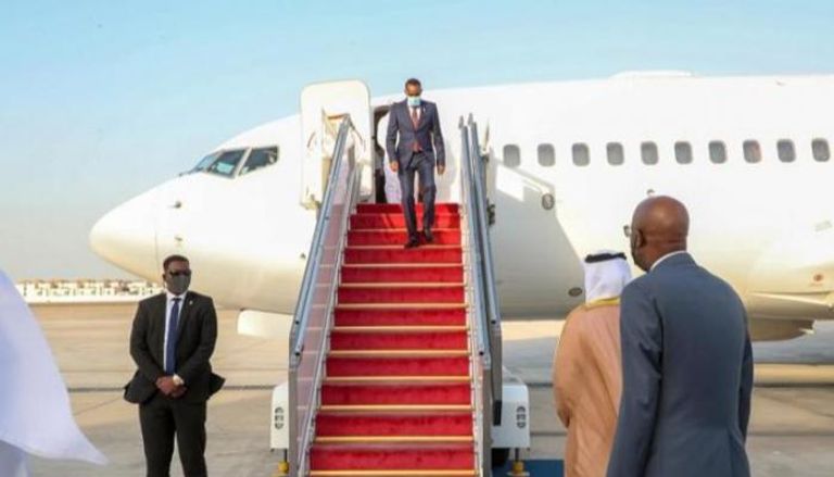لحظة وصول رئيس الوزراء الصومالي لدولة الإمارات