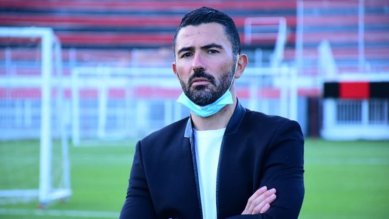 عنتر يحيى نجم منتخب الجزائر السابق يوسف بلايلي لاعب استاد بريست الجديد