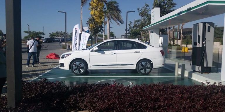 السيارة الكهربائية نصر E70