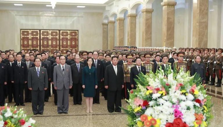 الزعيم كيم وزوجته وكبار المسؤولين في كوريا الشمالية