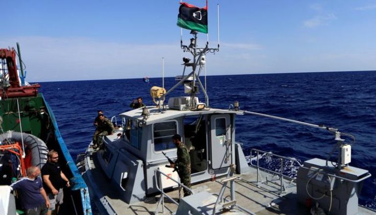 جانب من اعتراض خفر السواحل الليبي لقوارب الهجرة غير الشرعية (أرشيفية)