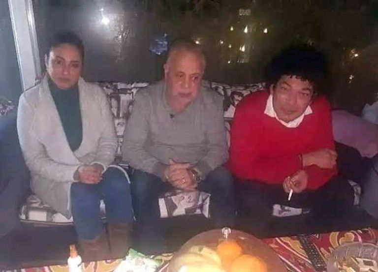 باسم سمرة (يمين) وأشرف زكي ورحاب الجمل الممثل المصري باسم سمرة