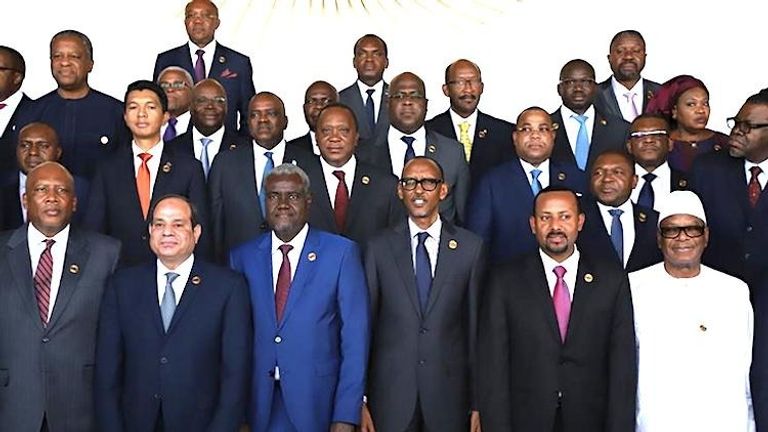 قادة أفريقيا خلال قمة أفريقية سابقة مبنى الاتحاد الأفريقي في أديس أبابا