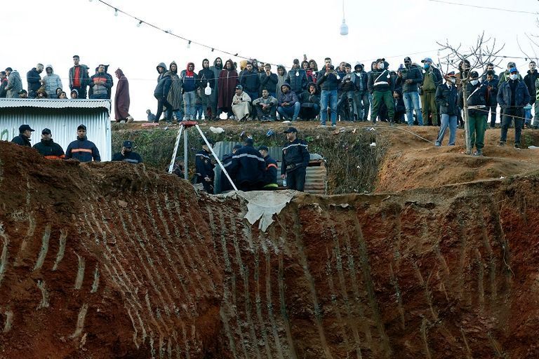 واقعة الطفل ريان تعيد إلى الأذهان معجزة إنقاذ الشاب المصري أكثم سليمان