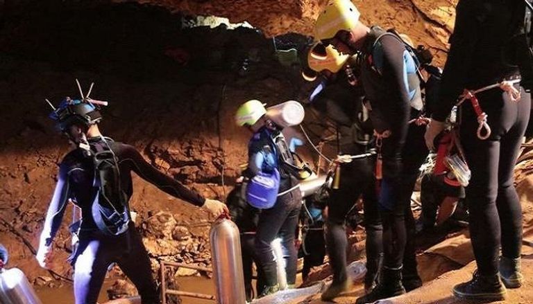 جانب من عملية إنقاذ الطفل المغربي ريان