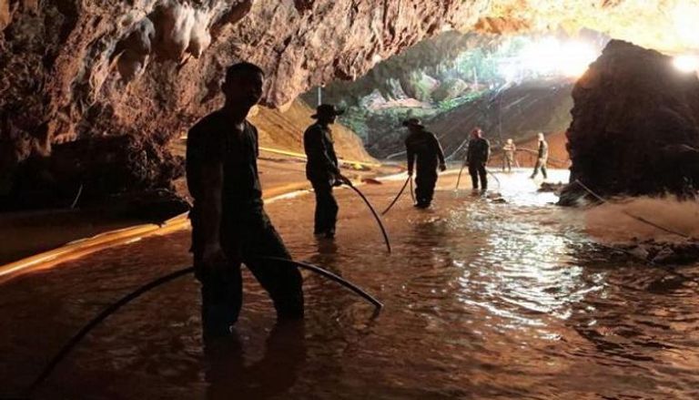 جانب من عملية إنقاذ الطفل المغربي ريان