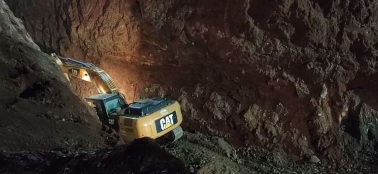 إحدى الجرافات المستخدمة في عملية إنقاذ الطفل ريان