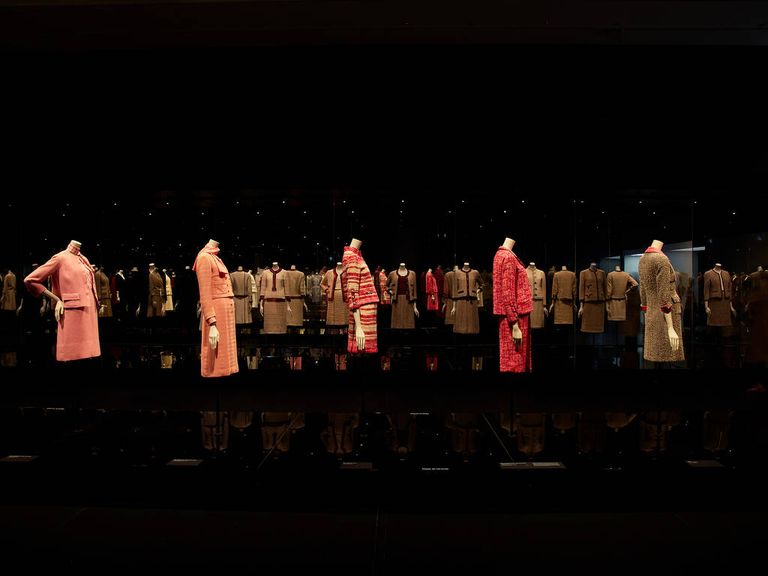 معرض زهور ينعقد مرة واحدة كل عشرة سنوات متحف المغني الفرنسي Serge Gainsbourg