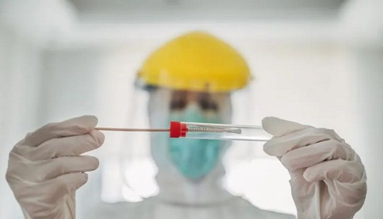 الدراسة أكدت اكتشاف الفيروس بالحلق في وقت مبكر