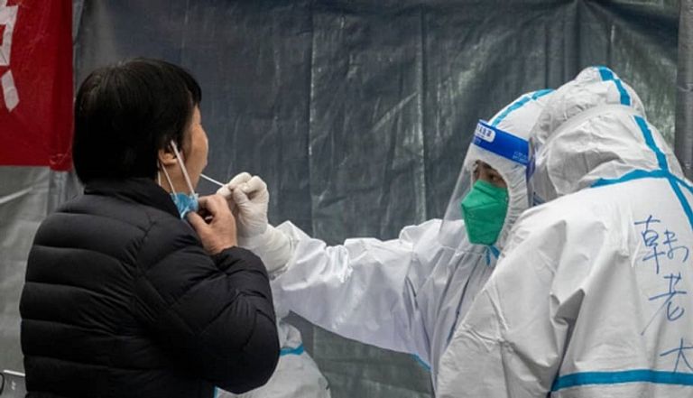 طفل يخضع لاختبار كورونا في الصين- أرشيفية