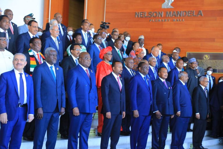 صورة جماعية للقادة الأفارقة بالقمة الـ35