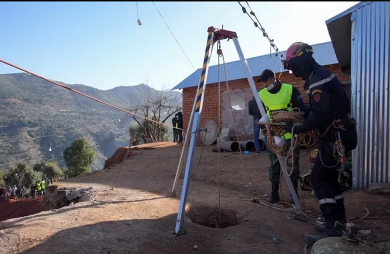 لحظة خروج الطفل ريان من البئر