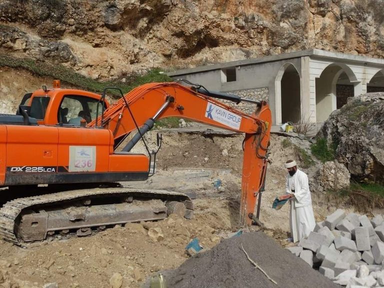 طقوس دينية عند الإيزيدية بإشعال النار عند معبد