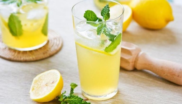 الإكثار من تناول عصير الليمون قد ينتج عنه بعض المشاكل الصحية