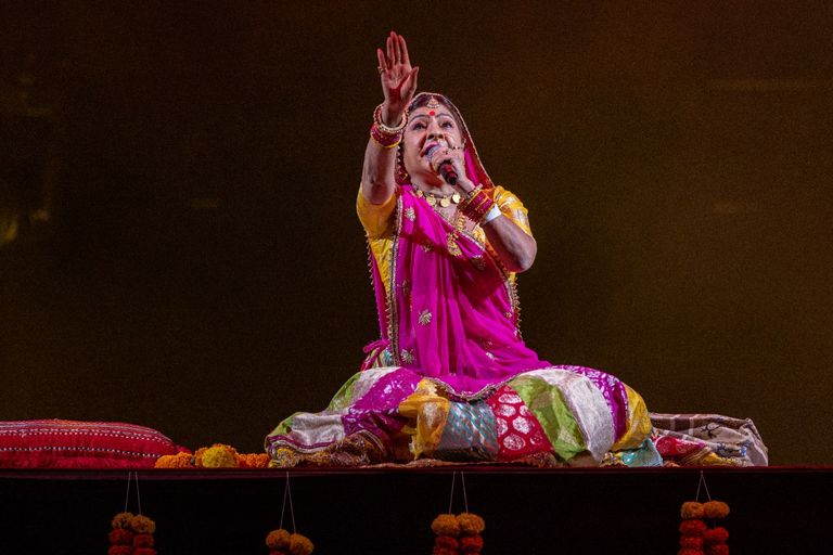 المطربة الهنديّة ماليني أواستي